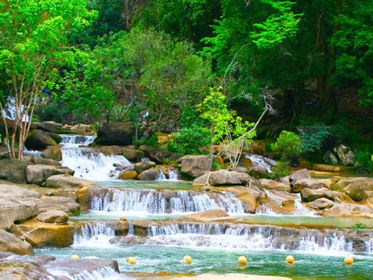 Tận hưởng thiên nhiên thác Yang Bay trong lành 