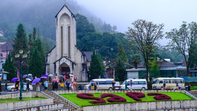 Tham quan nhà thờ cổ Sapa